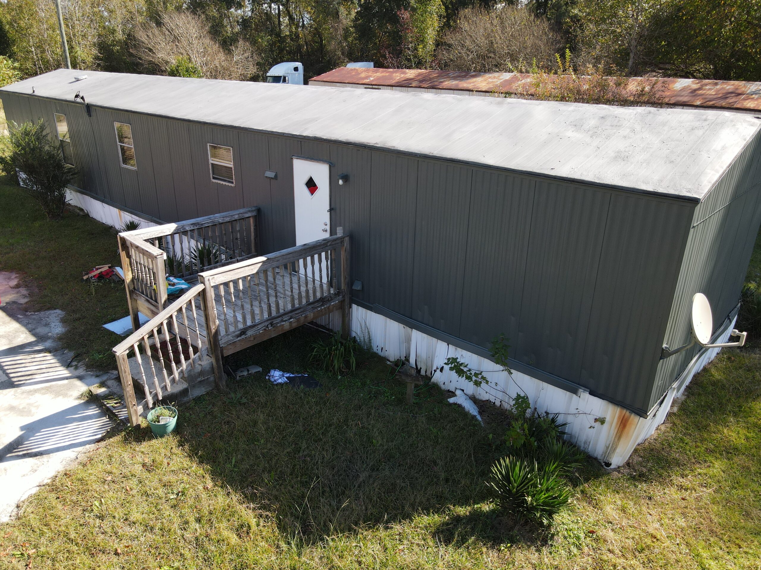 Durable vinyl skirting installation on mobile home in Summerville, SC providing underbelly and foundation protection