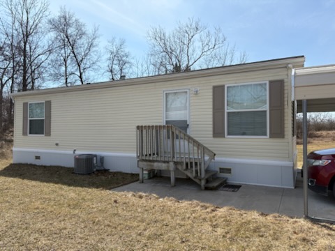 Vinyl skirting installation and mobile home releveling in Summerville, SC for improved curb appeal, energy efficiency, and underbelly protection