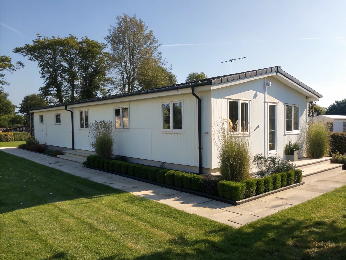 Vinyl skirting installation and mobile home releveling in Summerville, SC for improved curb appeal, energy efficiency, and underbelly protection